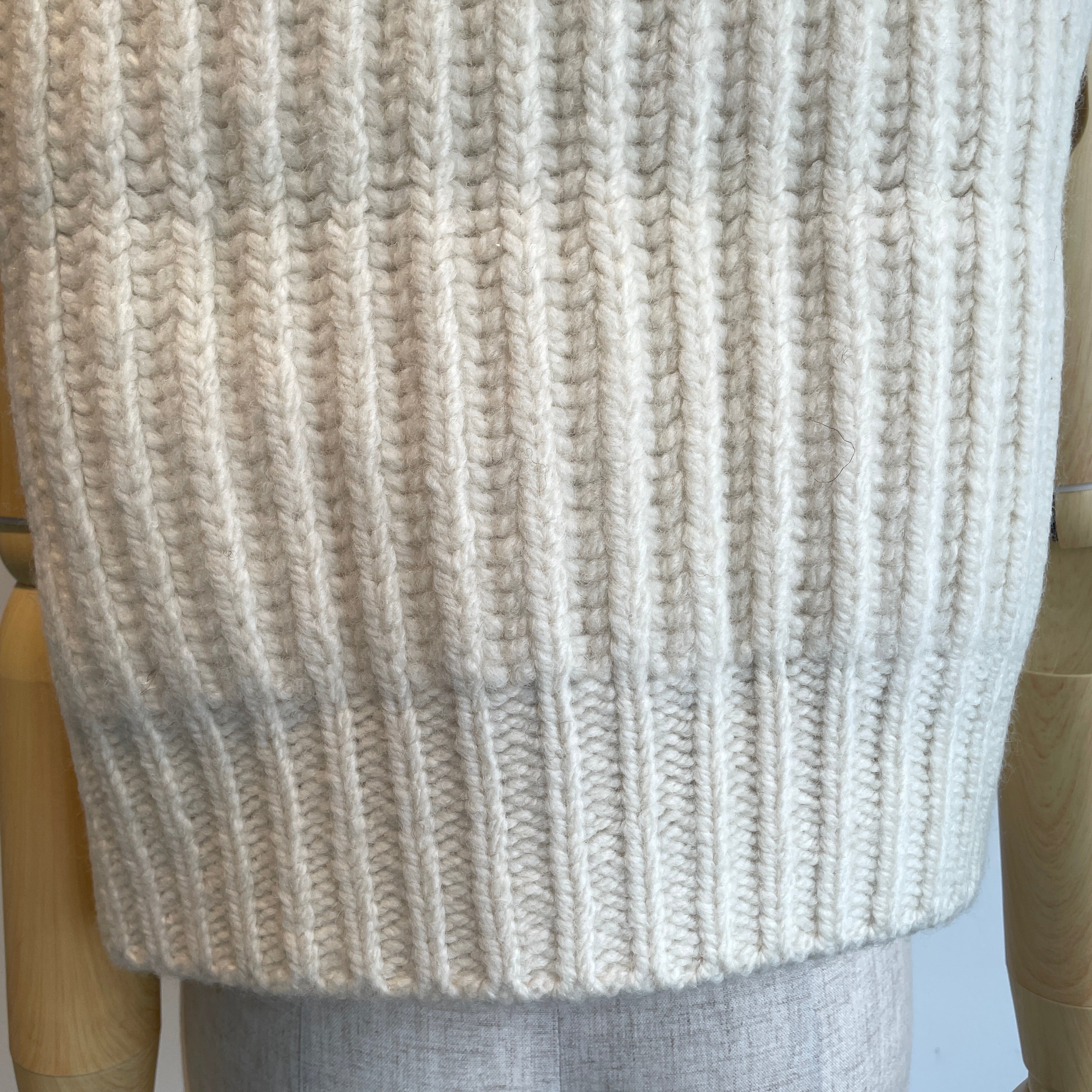 UNDYED //ハイランドウールニットベスト 25F212 – hibikiru