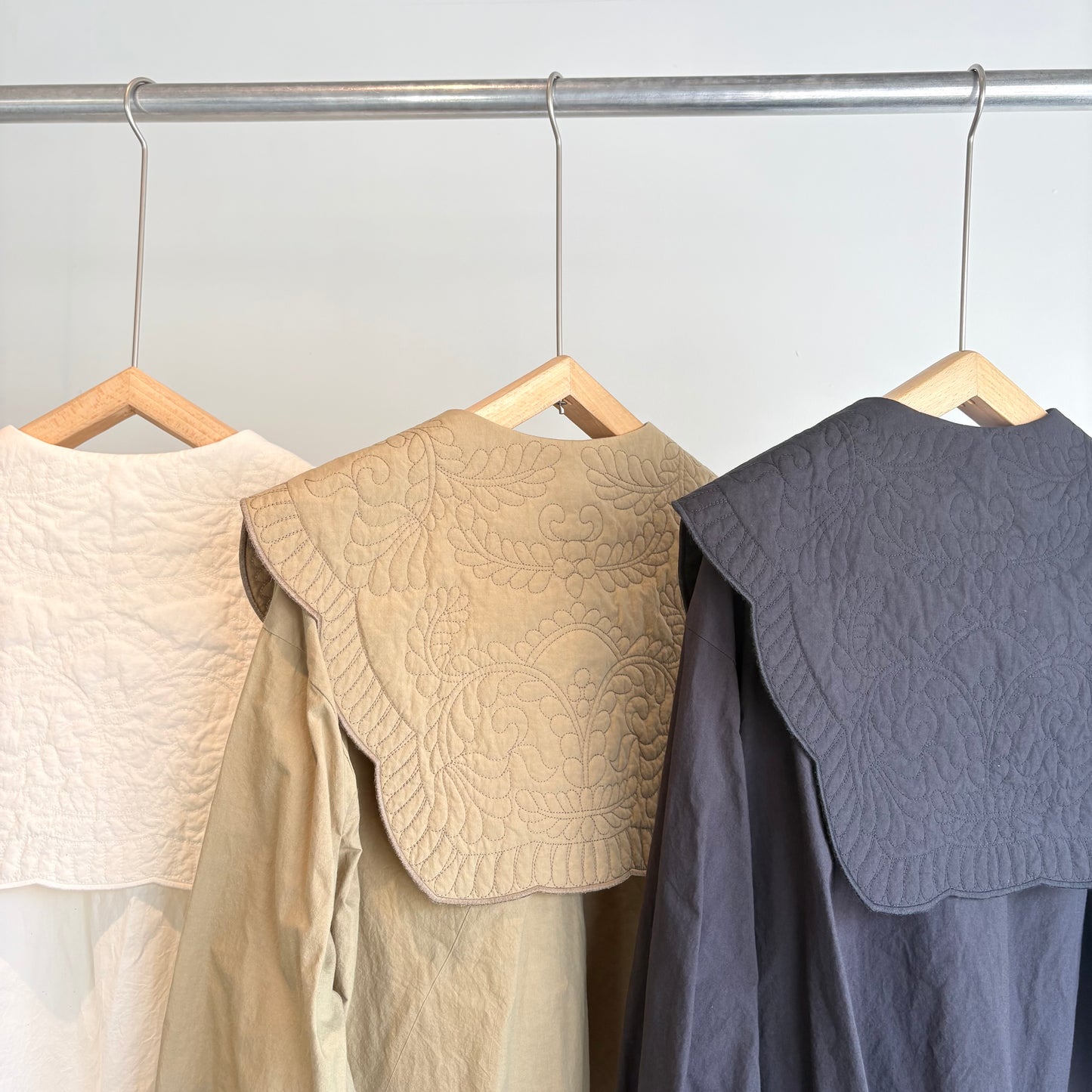 qiri//trapunto quilt collar ブラウス　6301BL007262