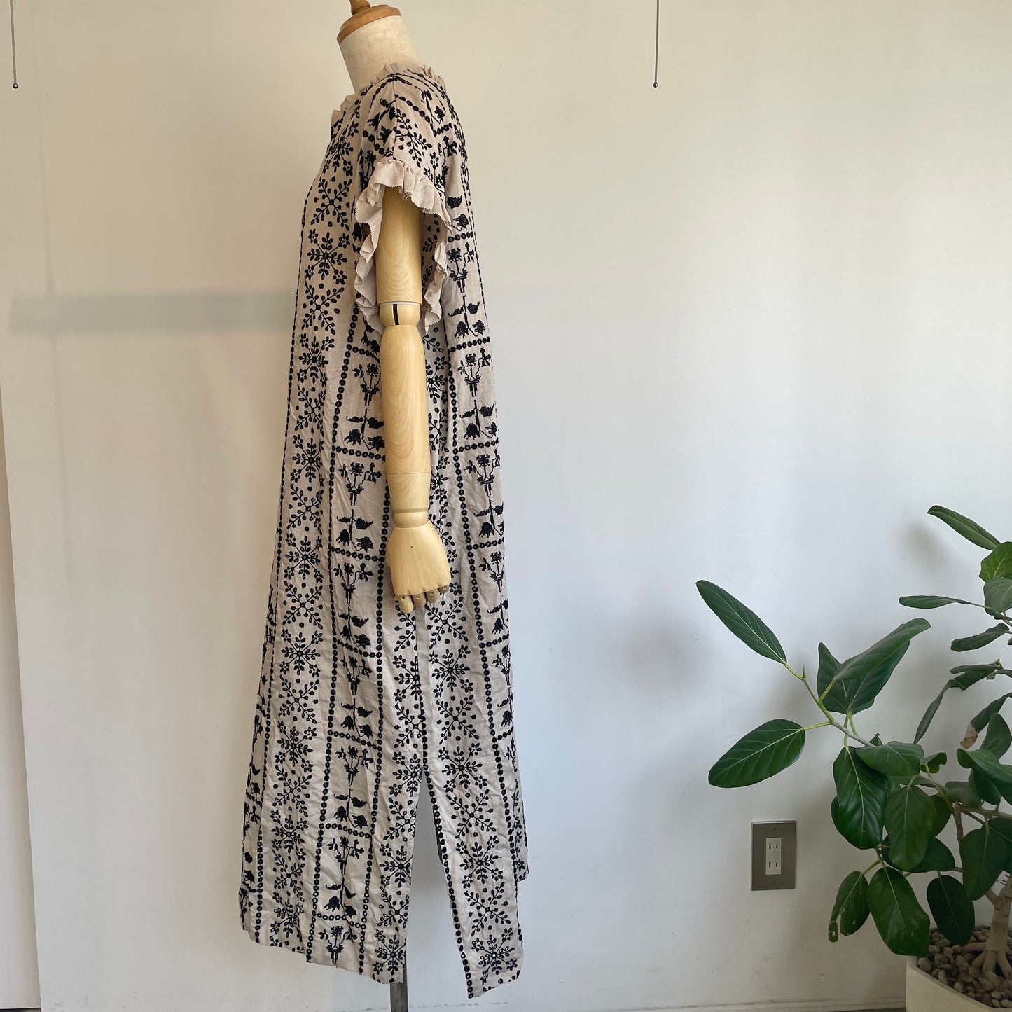 qiri//grow’ embroidery フリルワンピース 6301OP003261