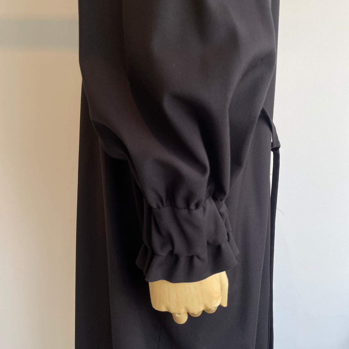 SI-HIRAI //MICRO STRETCH GABA RUBBER CUFF DRESS CHAW24-5018