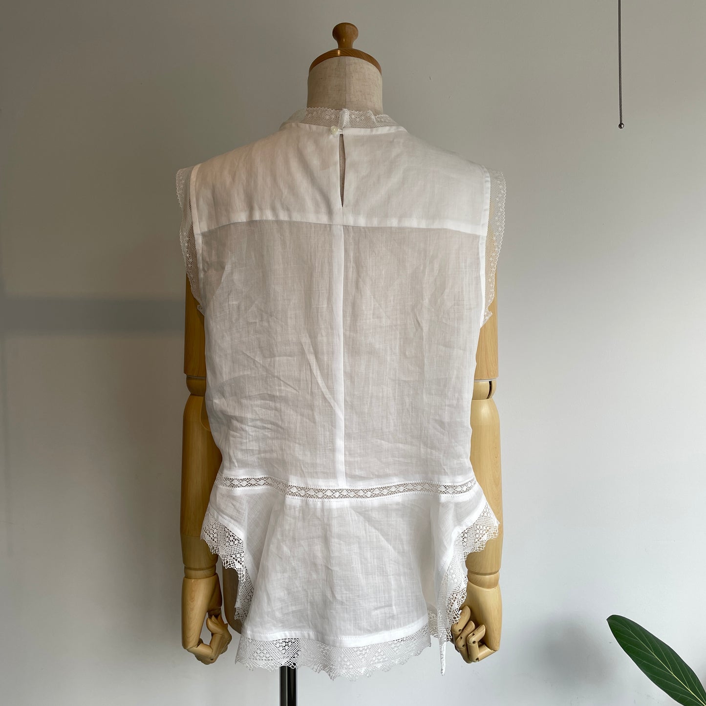 NATIVE VILLAGE//No.6 寂静スリーブレスレースブラウス　31261-06107