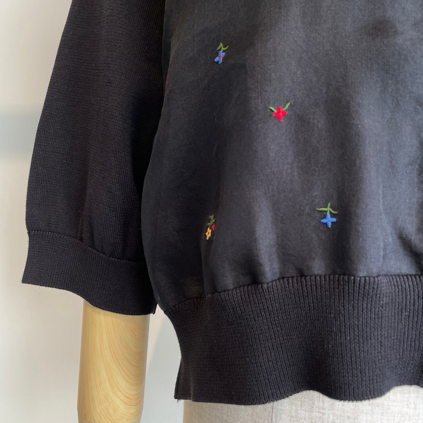 porter des boutons//Petite fleurニット　P21-2-019