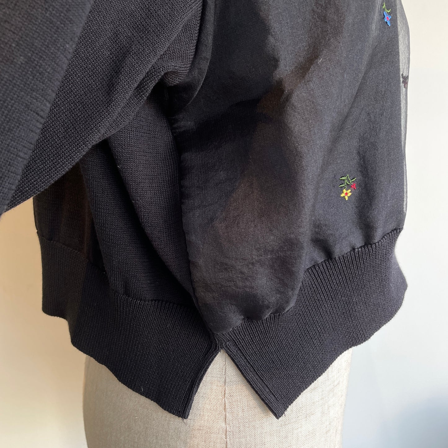 porter des boutons//Petite fleurニット　P21-2-019