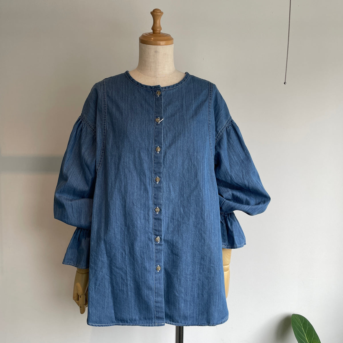 yuni//Cotton denim gathered sleeves ブラウス　1701BL010262