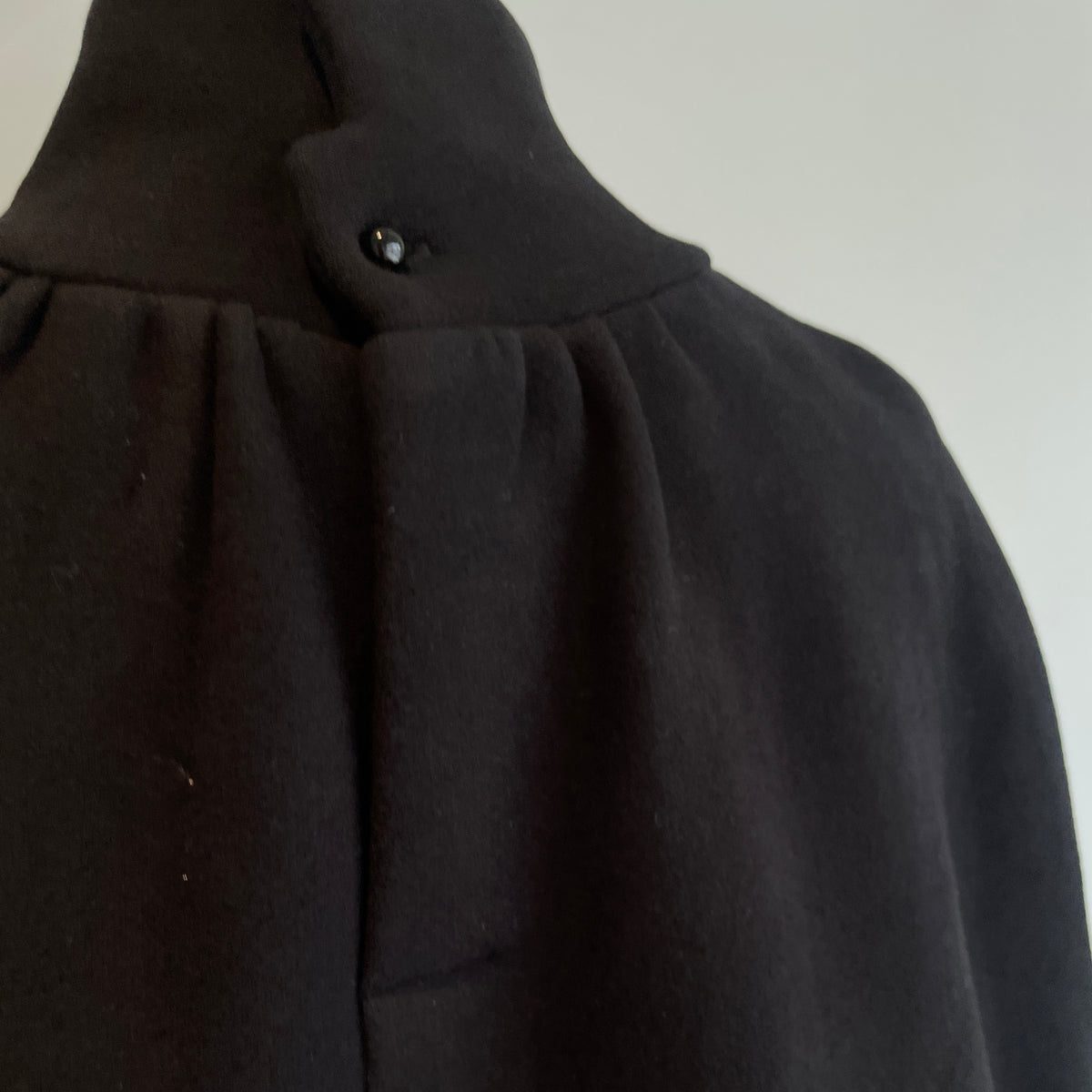 SI HIRAI//SWEATPONCHO  CHAW26-8006