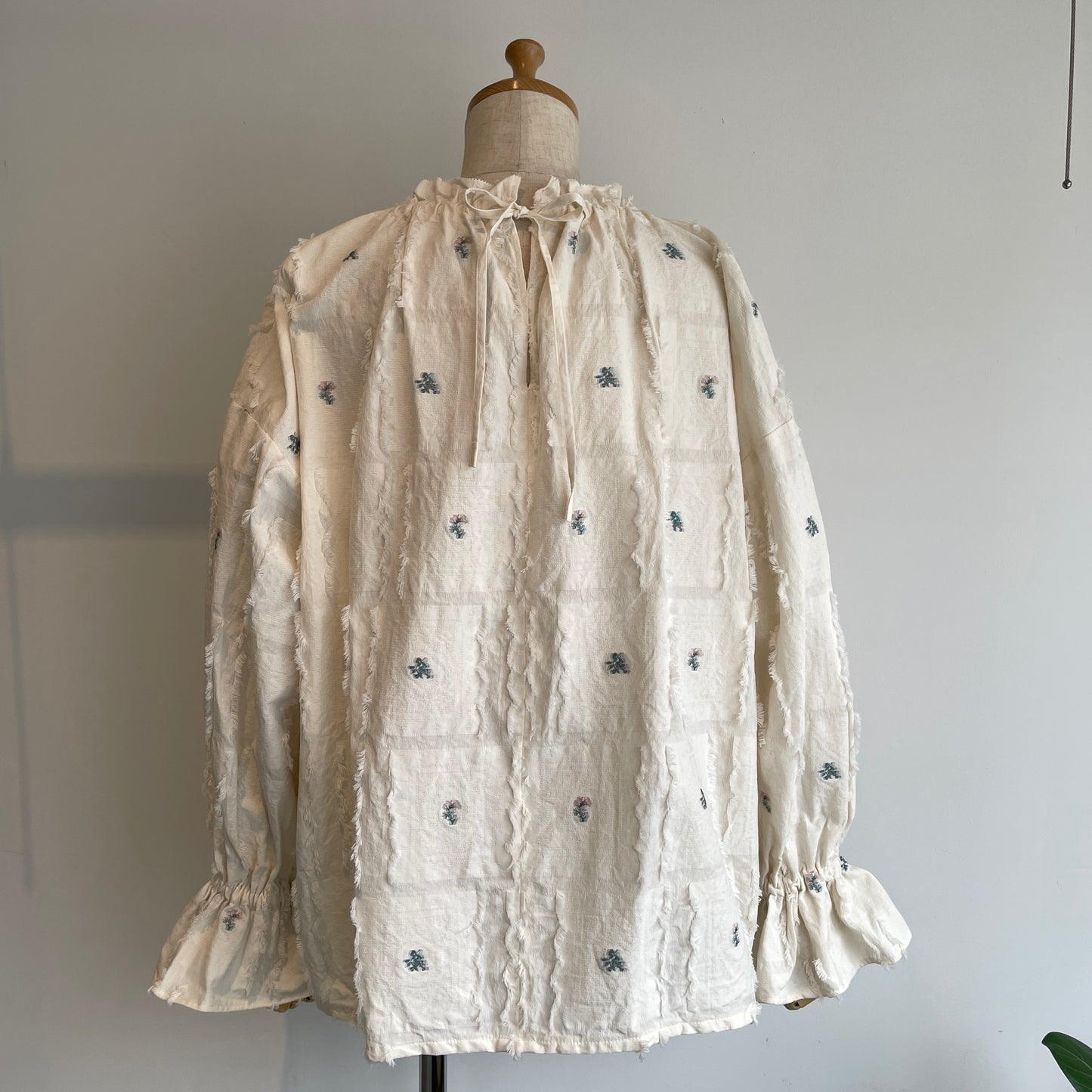 qiri //fleurs lace jacquard gather BL 6301BL006261