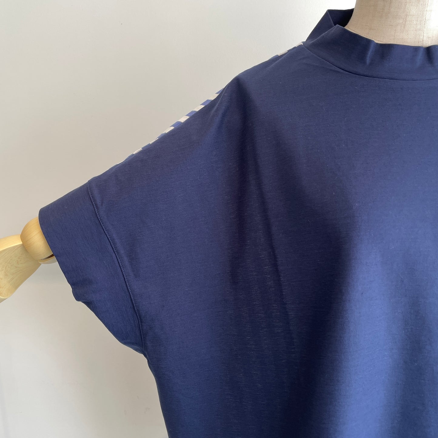 universaltissu//接触冷感マルチエフェクトコンボ ドルマンT
TS252CT076