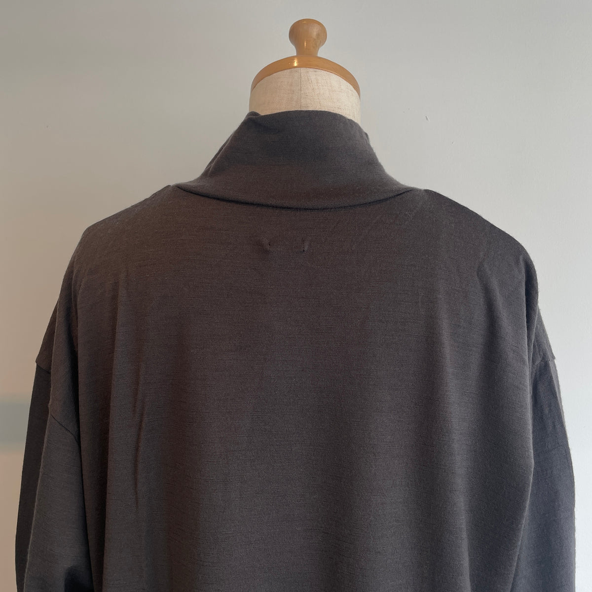 universaltissu//ウォッシャブルウール天竺 タートルネックPO TS233CT091