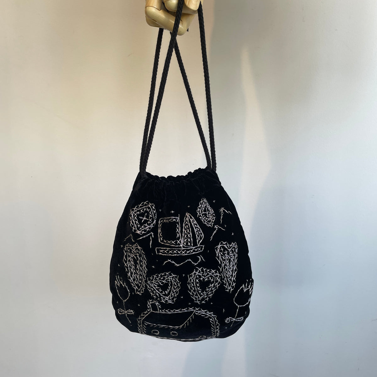 ASEEDONCLOUD //Memories hand embroidery bag 262001