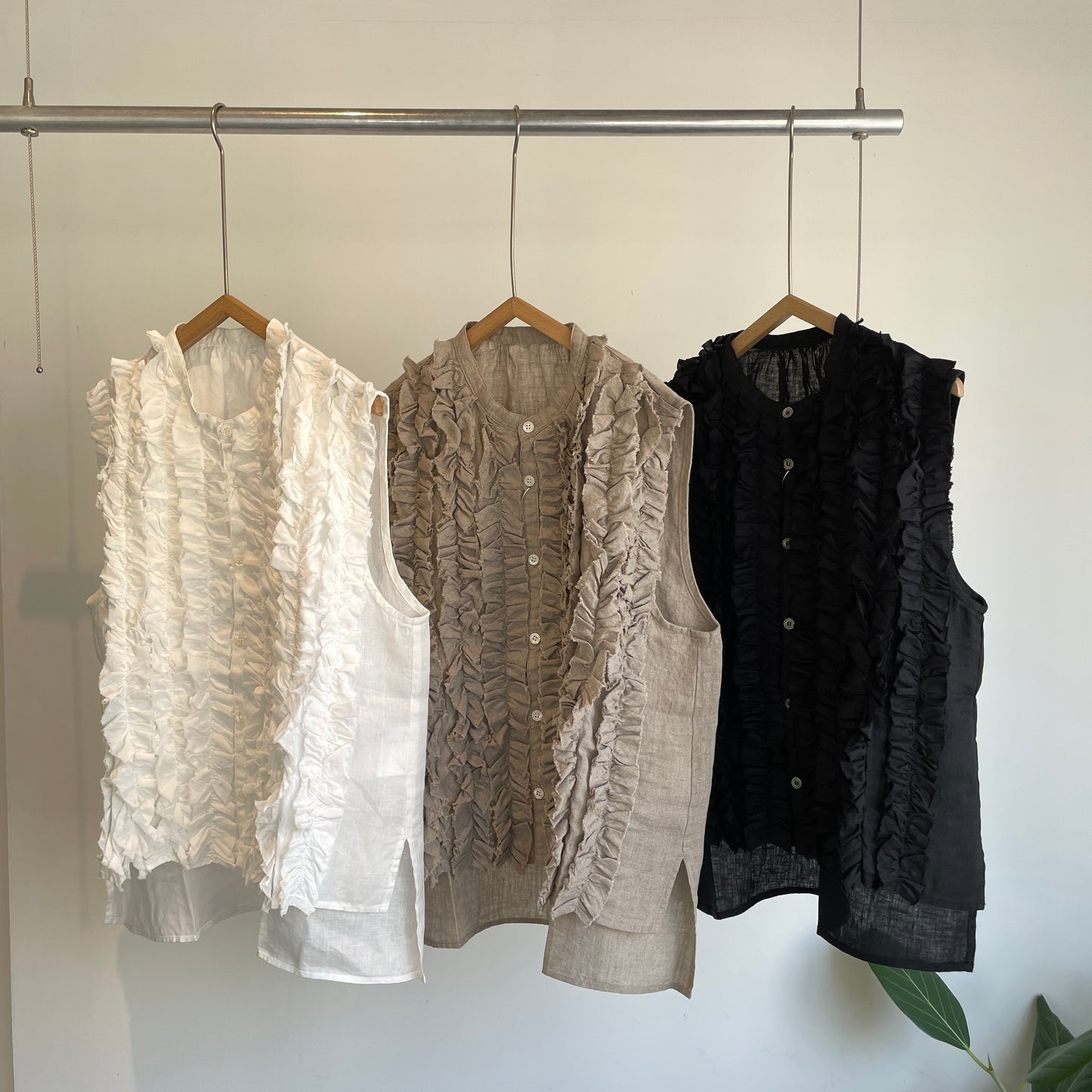 universaltissu//フレンチリネンスリーブレスフリルBL
UT261BL005