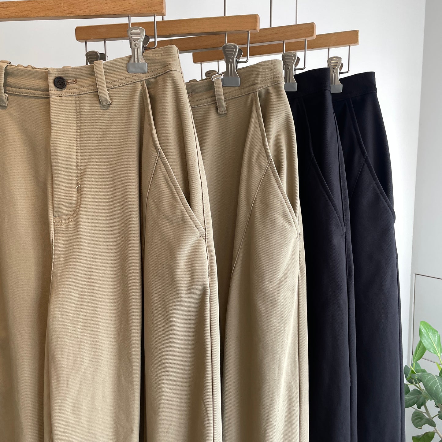 yuni//20/2強撚Cotton twill cocoon tapered パンツ 1701PT006262