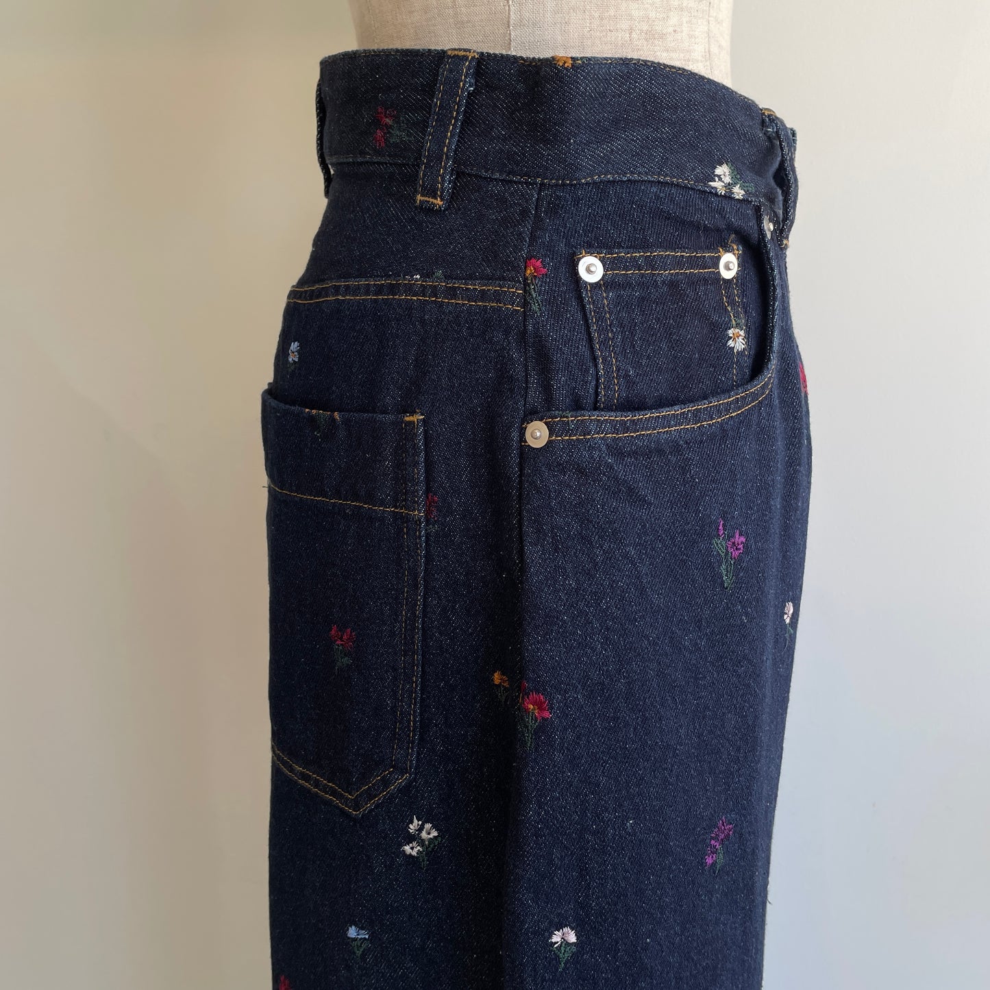 yuni// floral embloidely denim 5pkt back gum パンツ　1701PT006261