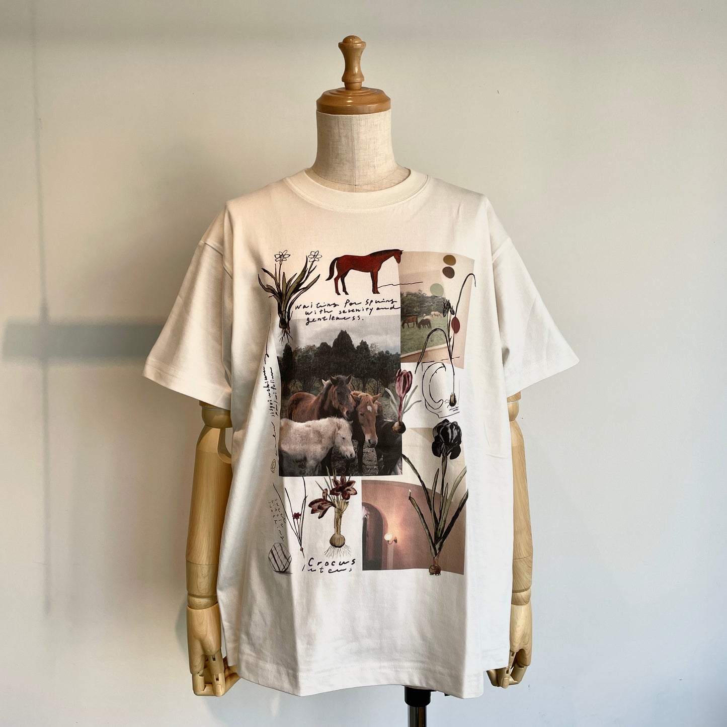 Sweet Little Nothing//馬と球根花 半袖Tシャツ