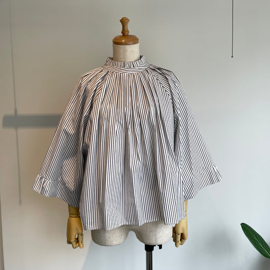 SIHIRAI// WIDE SLEEVE TACブラウスCHSS26-7008