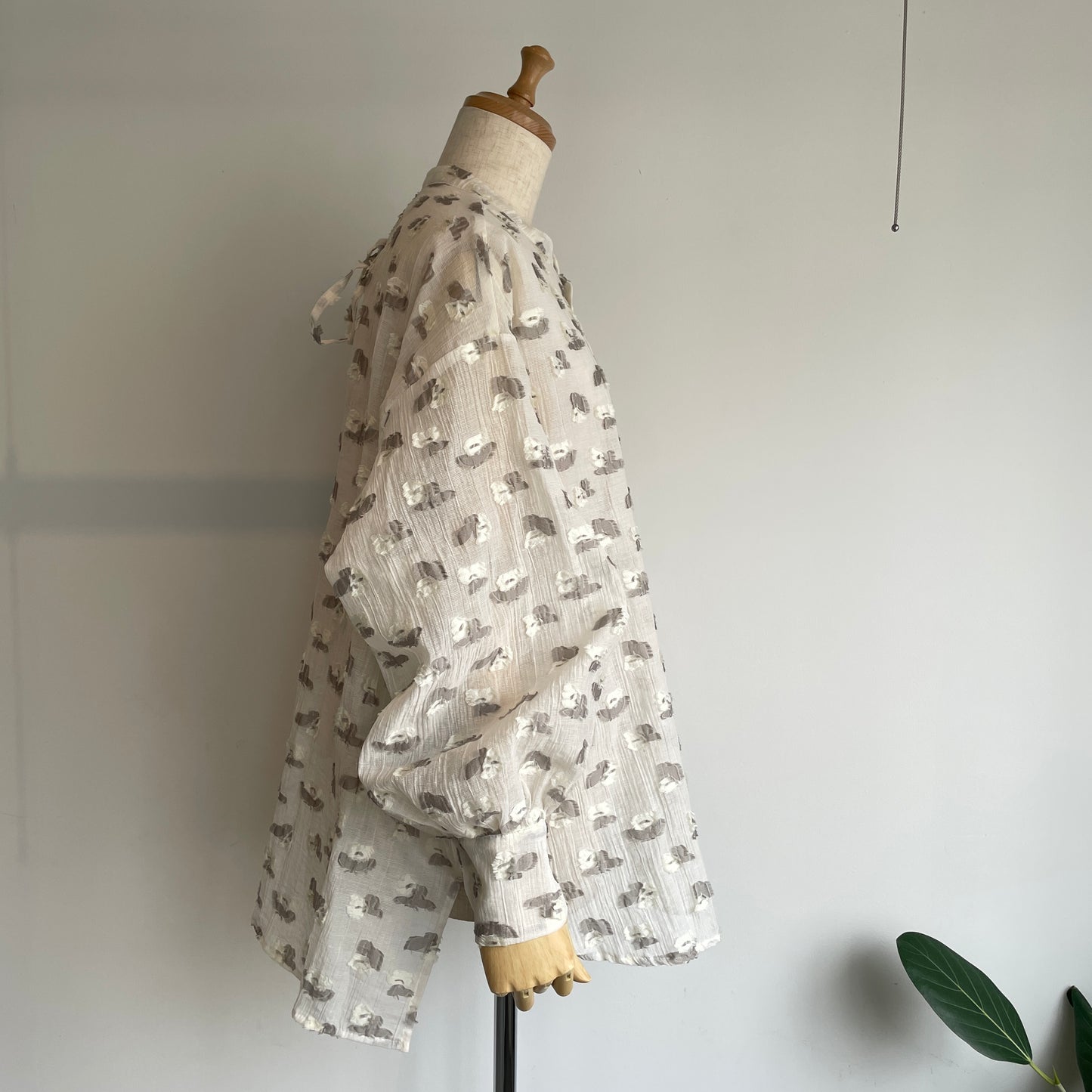 qiri//plie flower jacquard バックリボンブラウス　6301BL008261