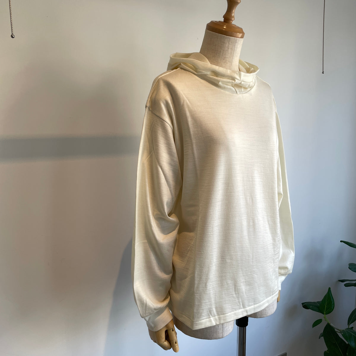 universaltissu//ウォッシャブルウール天竺 フーディPOUT264CT012