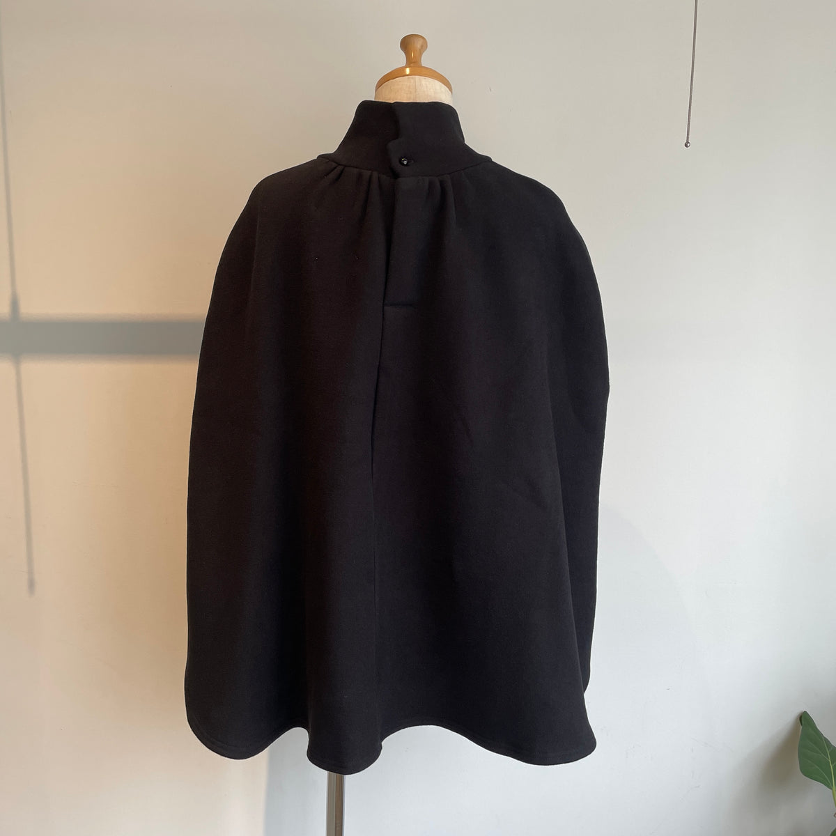 SI HIRAI//SWEATPONCHO  CHAW26-8006
