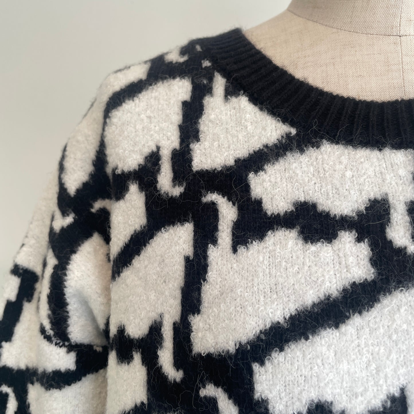 sisisi //WARM KNIT SWAN PULLOVER 2024-AW120