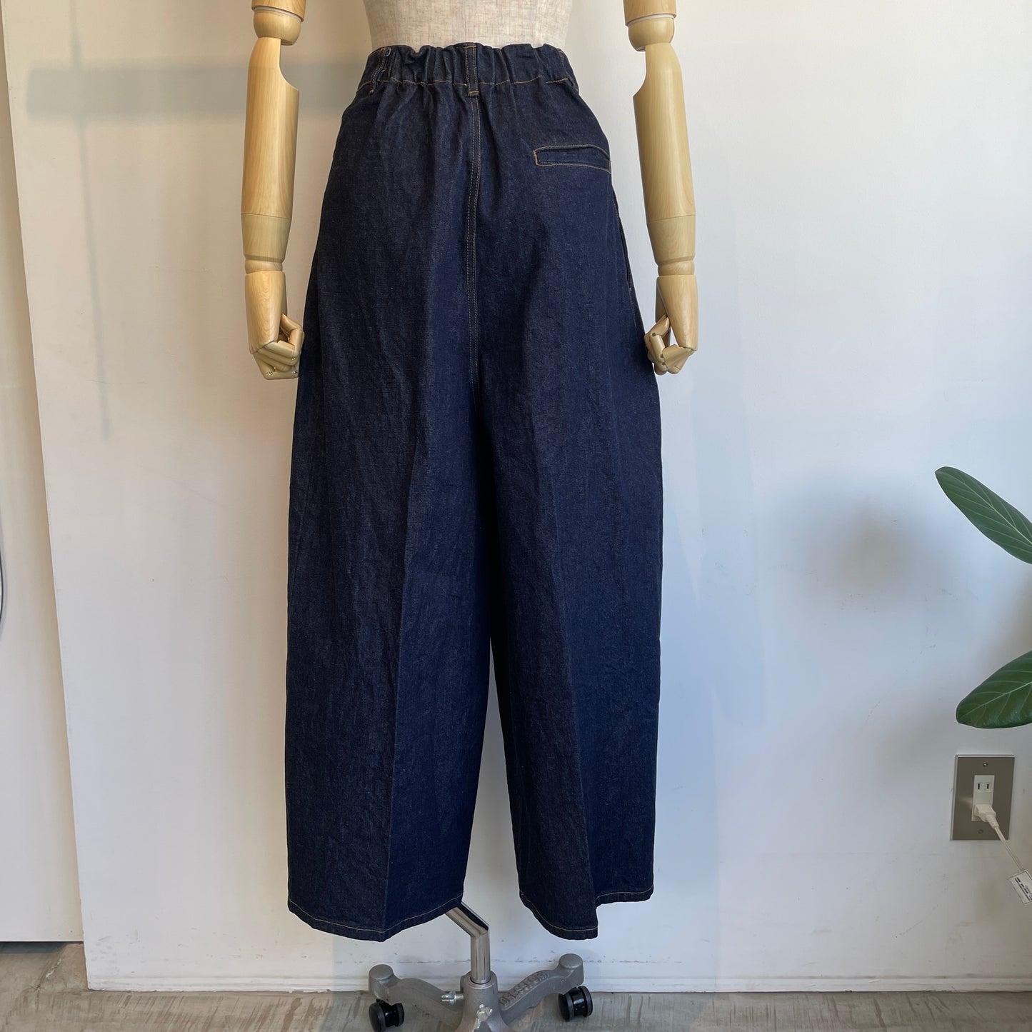 yuni//Cotton 11oz denim back gum wide パンツ　1701PT004262