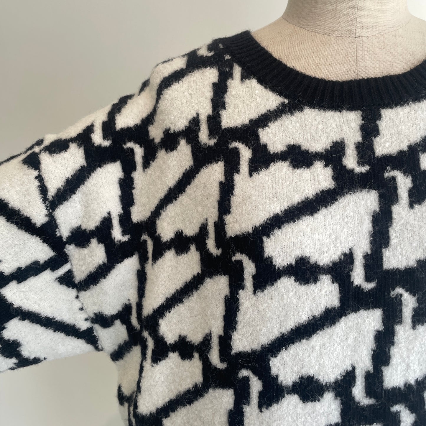sisisi //WARM KNIT SWAN PULLOVER 2024-AW120