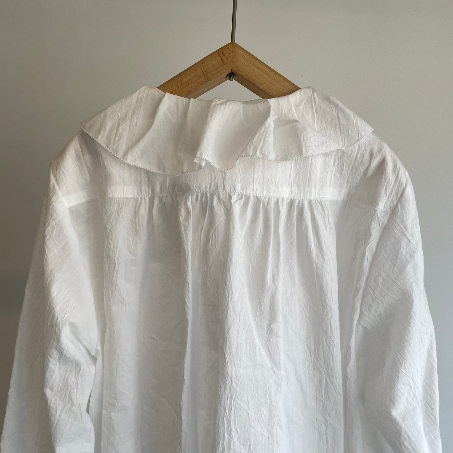 porter des boutons//ラッフルブラウス　P23-1-015-02