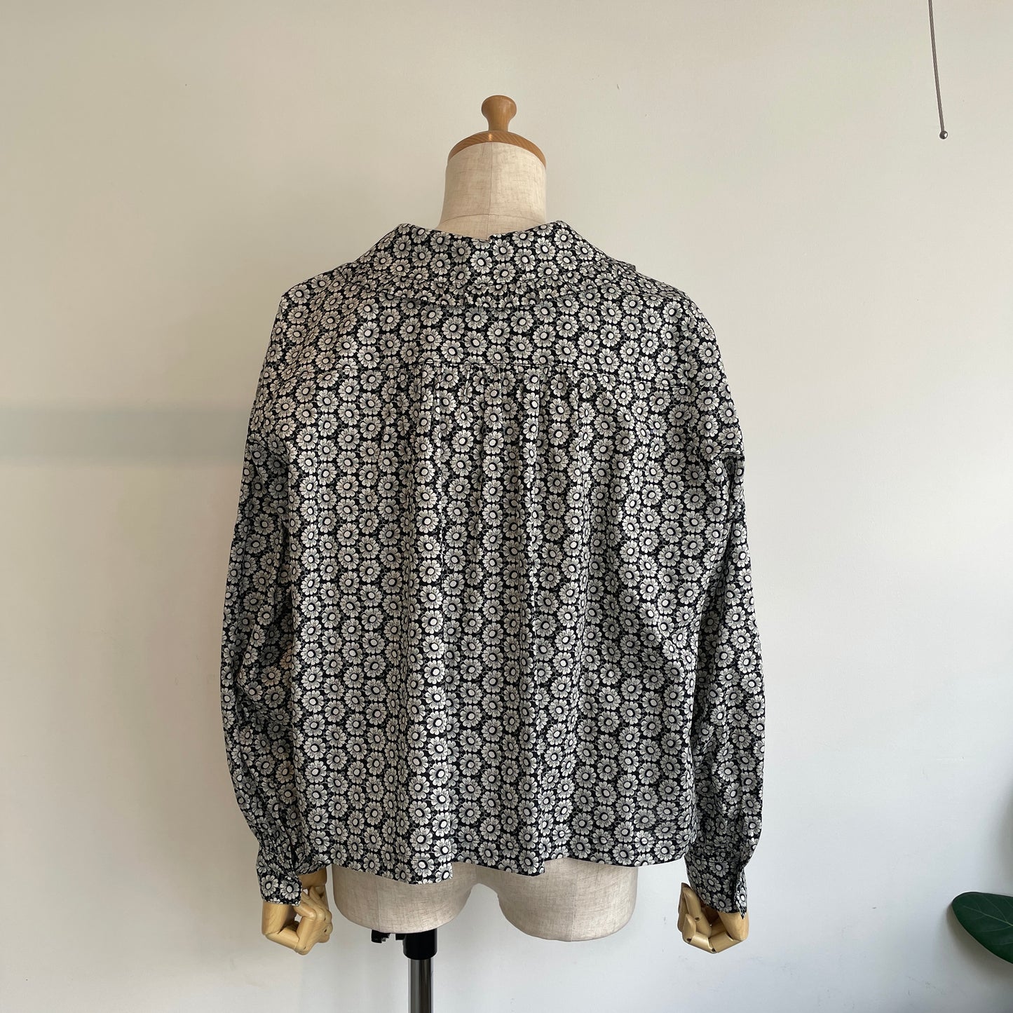 porterdesboutons//リバティフラットカラーフリルブラウス　P14-1-047