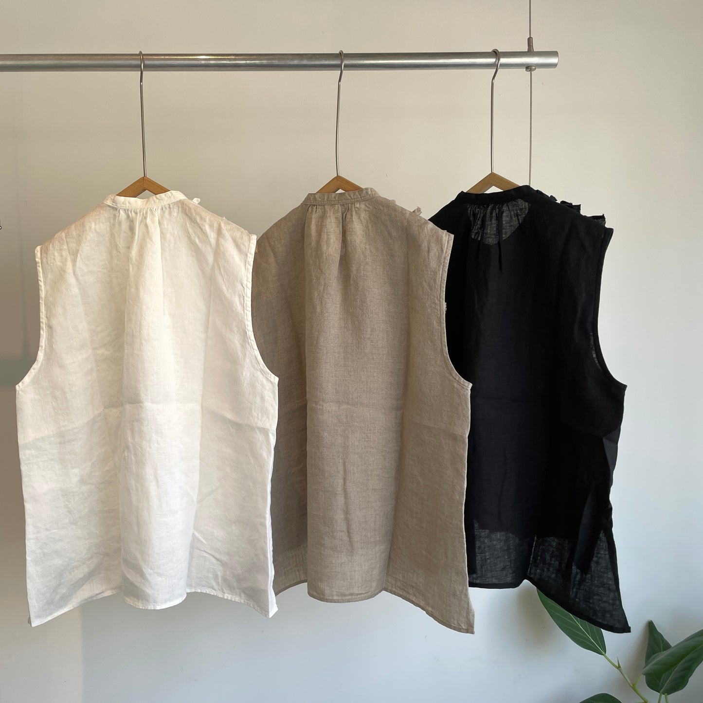 universaltissu//フレンチリネンスリーブレスフリルBL
UT261BL005