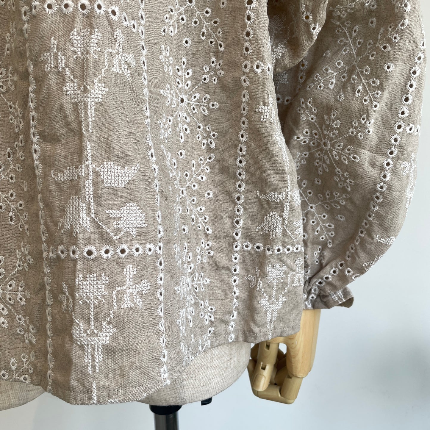 qiri//grow’ embroidery ギャザースリーブブラウス　6301BL005261
