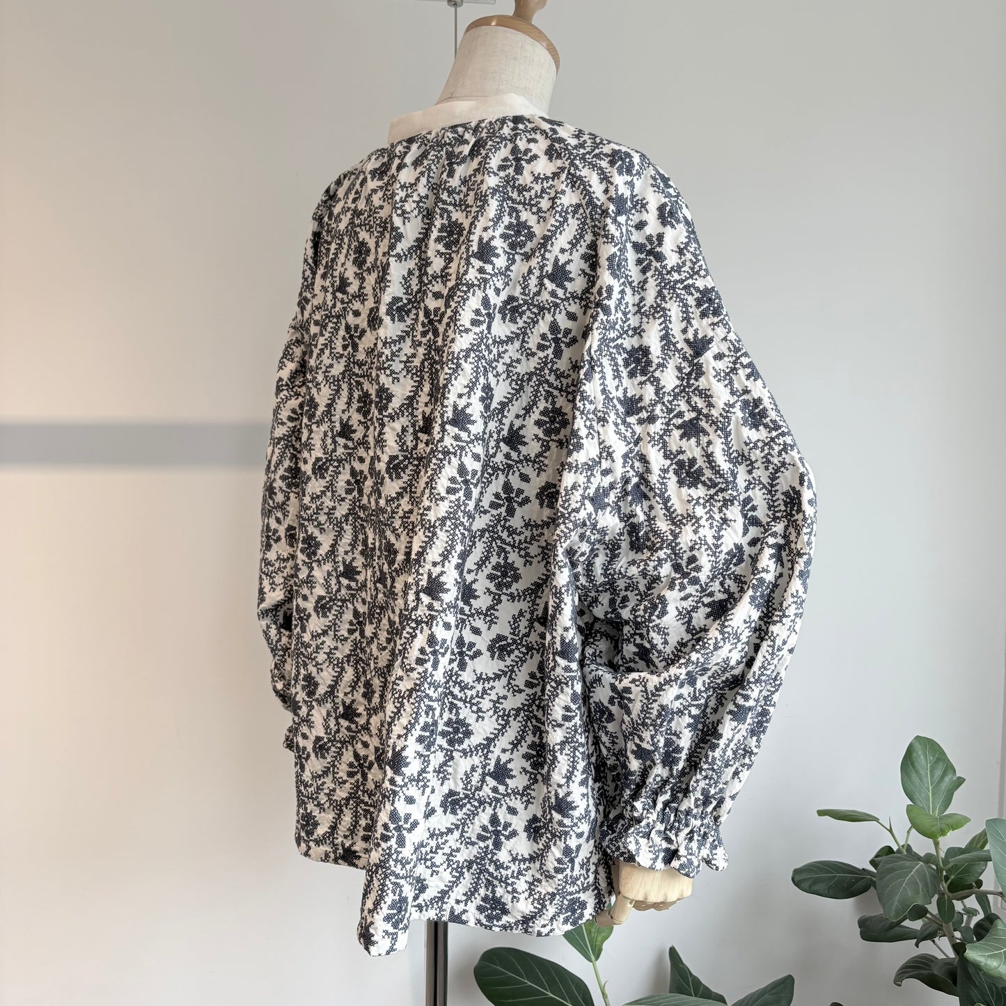 qiri//garden embroidery gather スリーブブラウス
6301BL008262