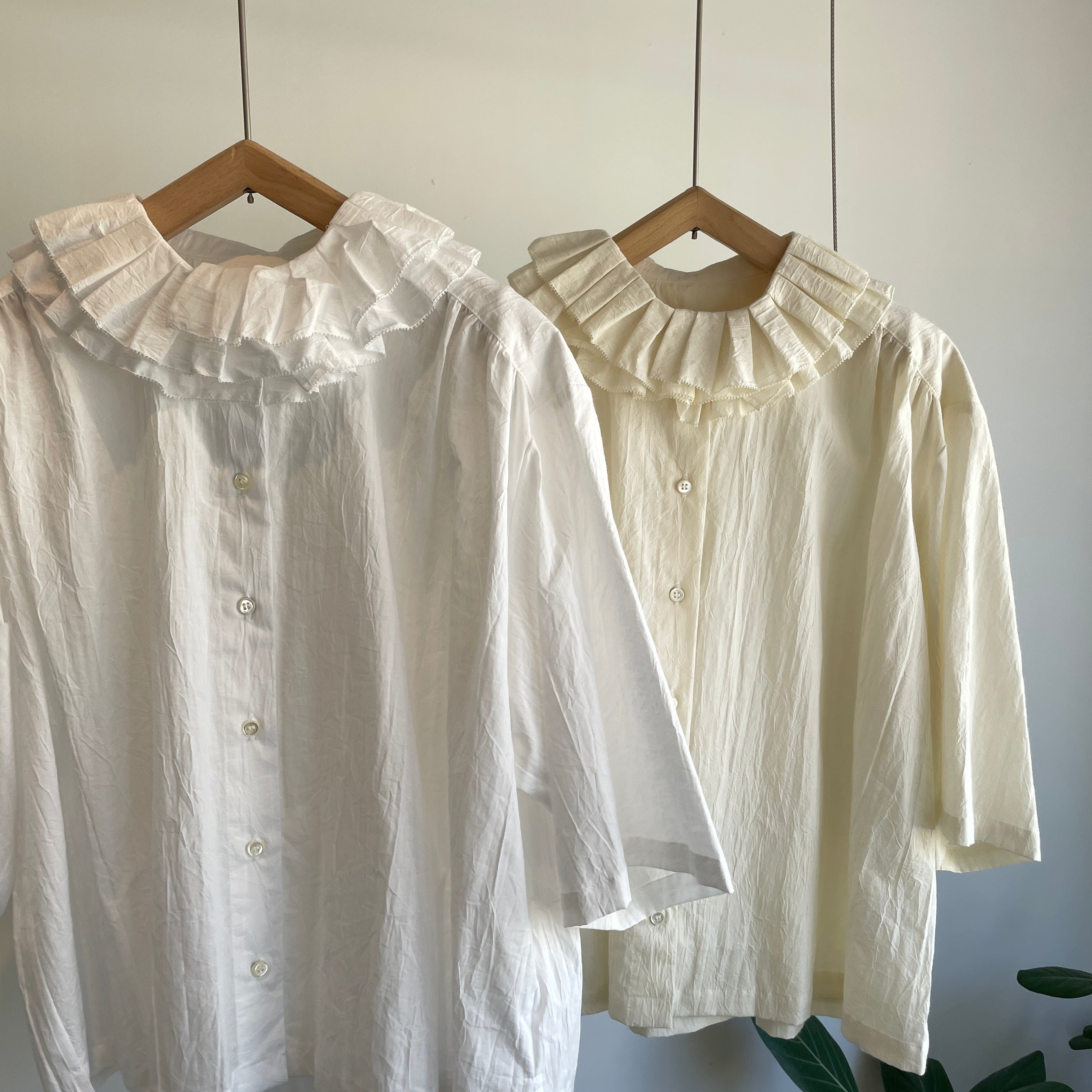 porter des boutons//ダブルタックカラーブラウス P-22-1-059 – hibikiru