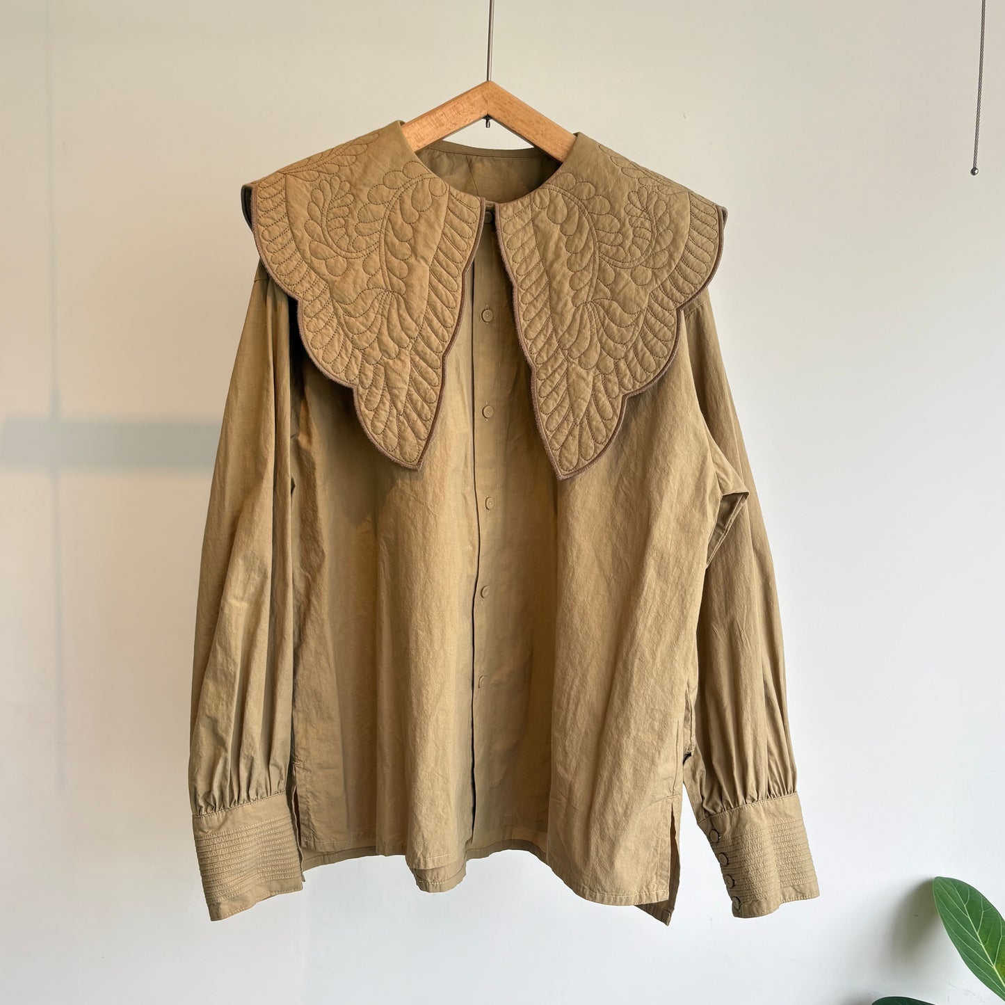qiri//trapunto quilt collar ブラウス　6301BL007262