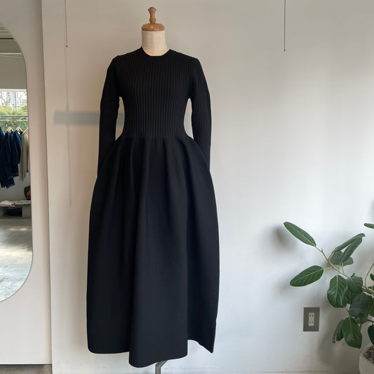 iki//マットポリフレアワンピース　3101OP001261