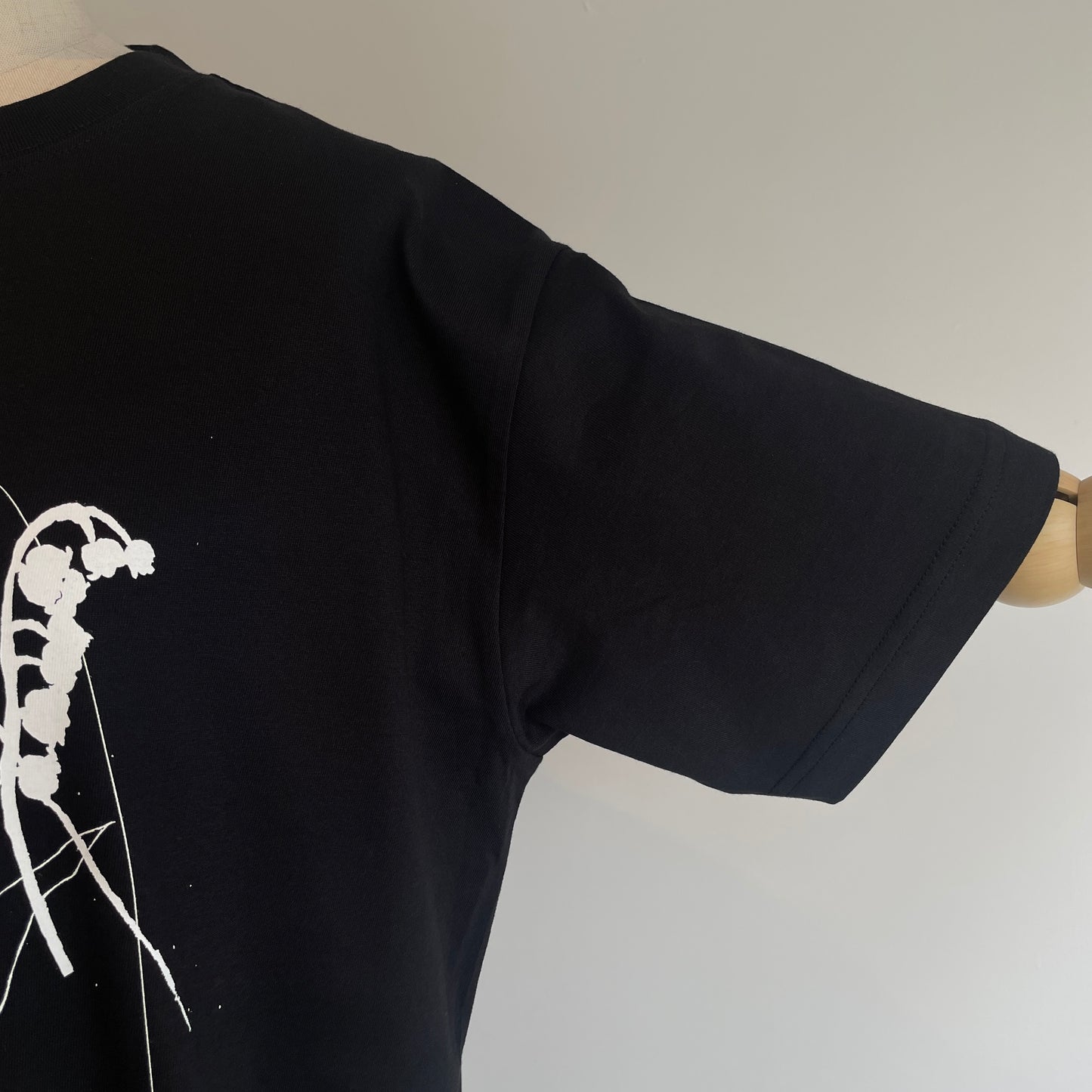 Sweet Little Nothing//Lily of the valley　半袖Tシャツ(すずらん)ブラック