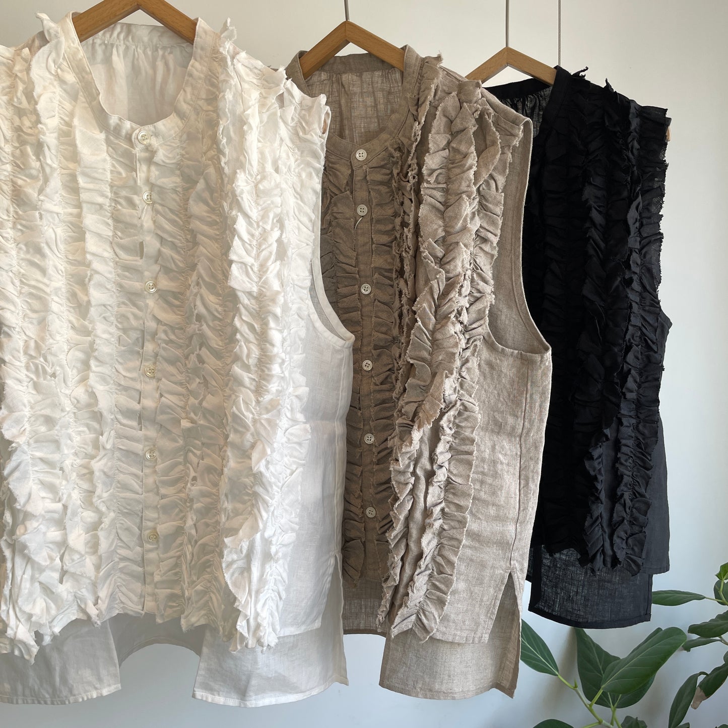 universaltissu//フレンチリネンスリーブレスフリルBL
UT261BL005