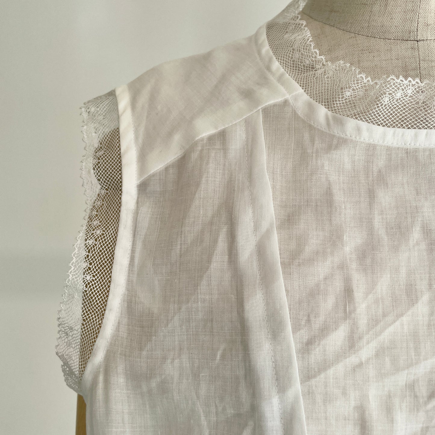 NATIVE VILLAGE//No.6 寂静スリーブレスレースブラウス　31261-06107