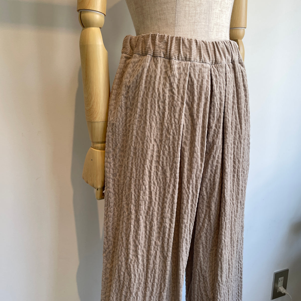 yuni//C/Pu shirring corduroy relax パンツ 1701PT022262