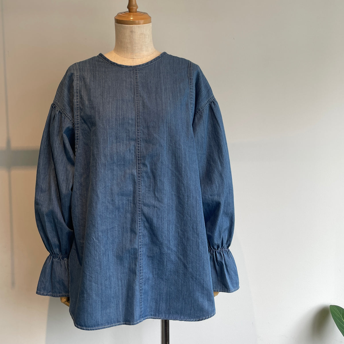 yuni//Cotton denim gathered sleeves ブラウス　1701BL010262