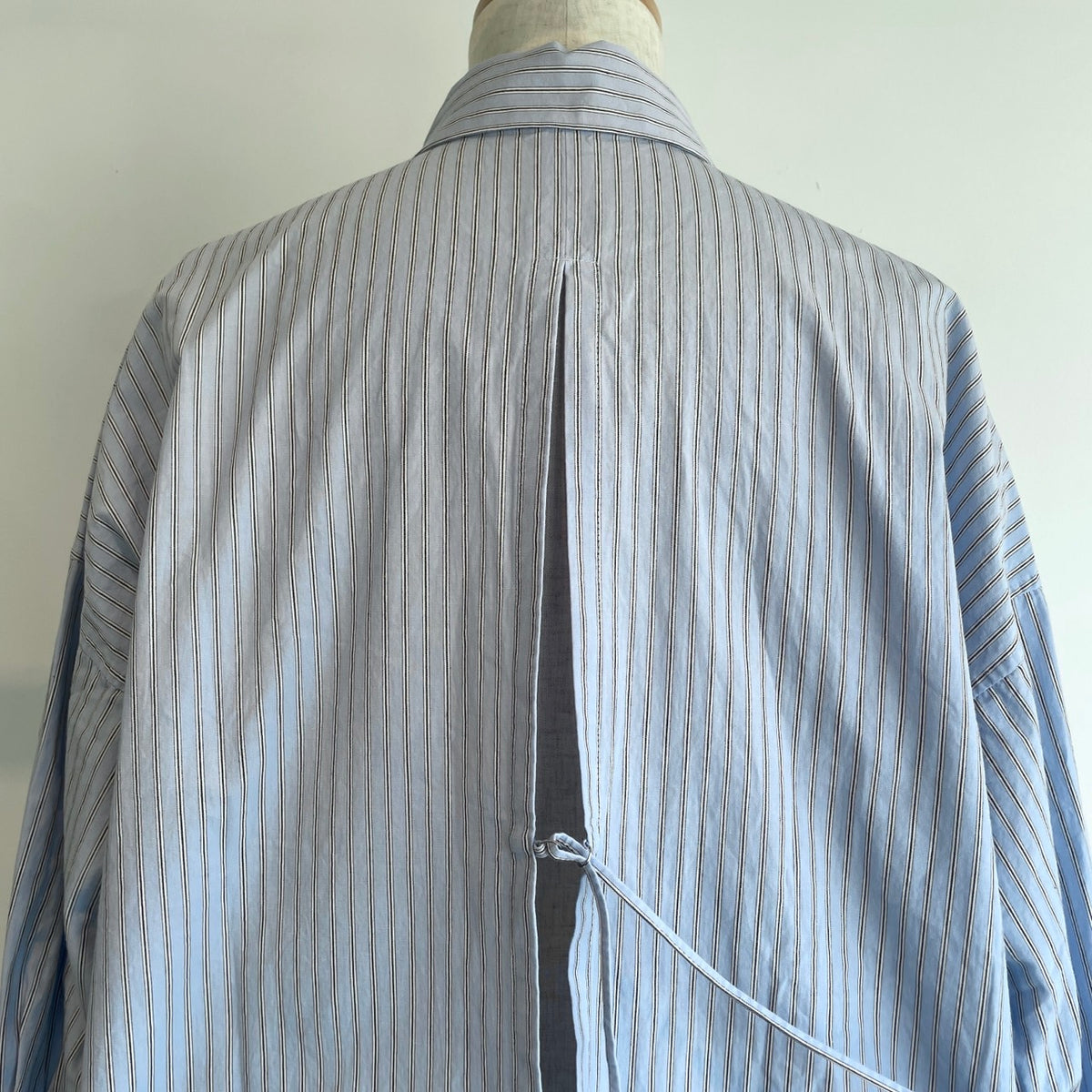 MarchAprilMay//param shirts パラムシャツ(バックオープンシャツ)