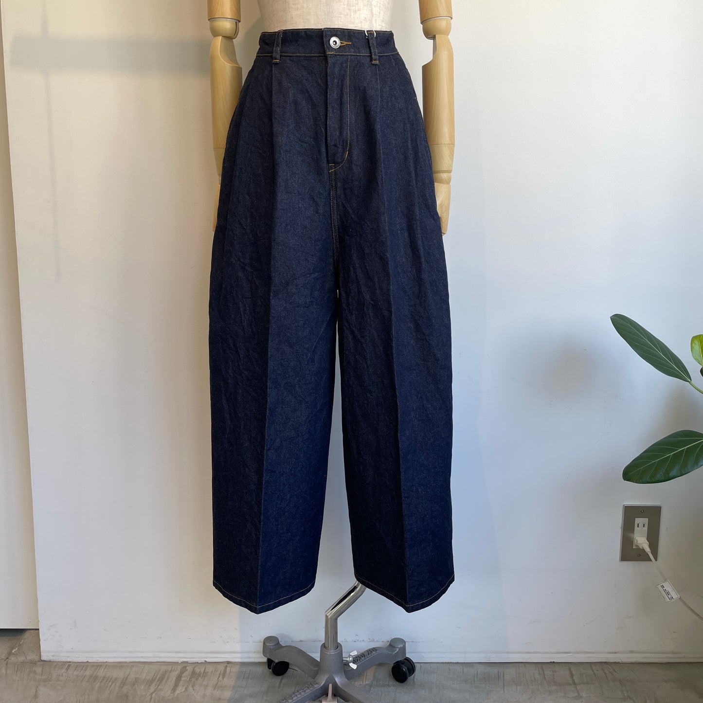 yuni//Cotton 11oz denim back gum wide パンツ　1701PT004262