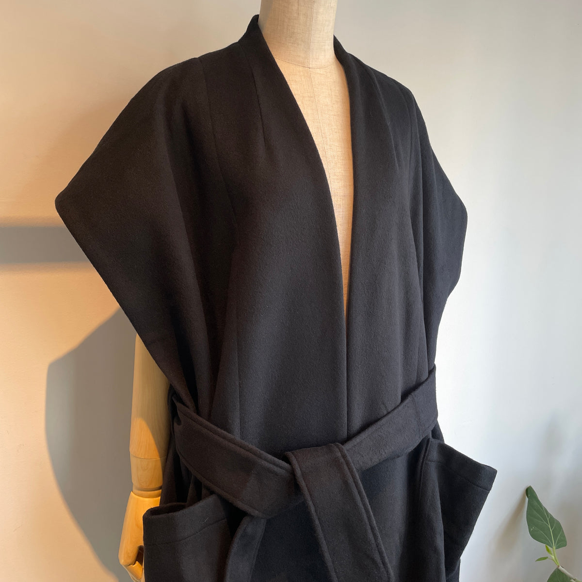 Honnete//Sleeveless Dolman Gown Coat_Royal Geelong HO-26AW CO24W