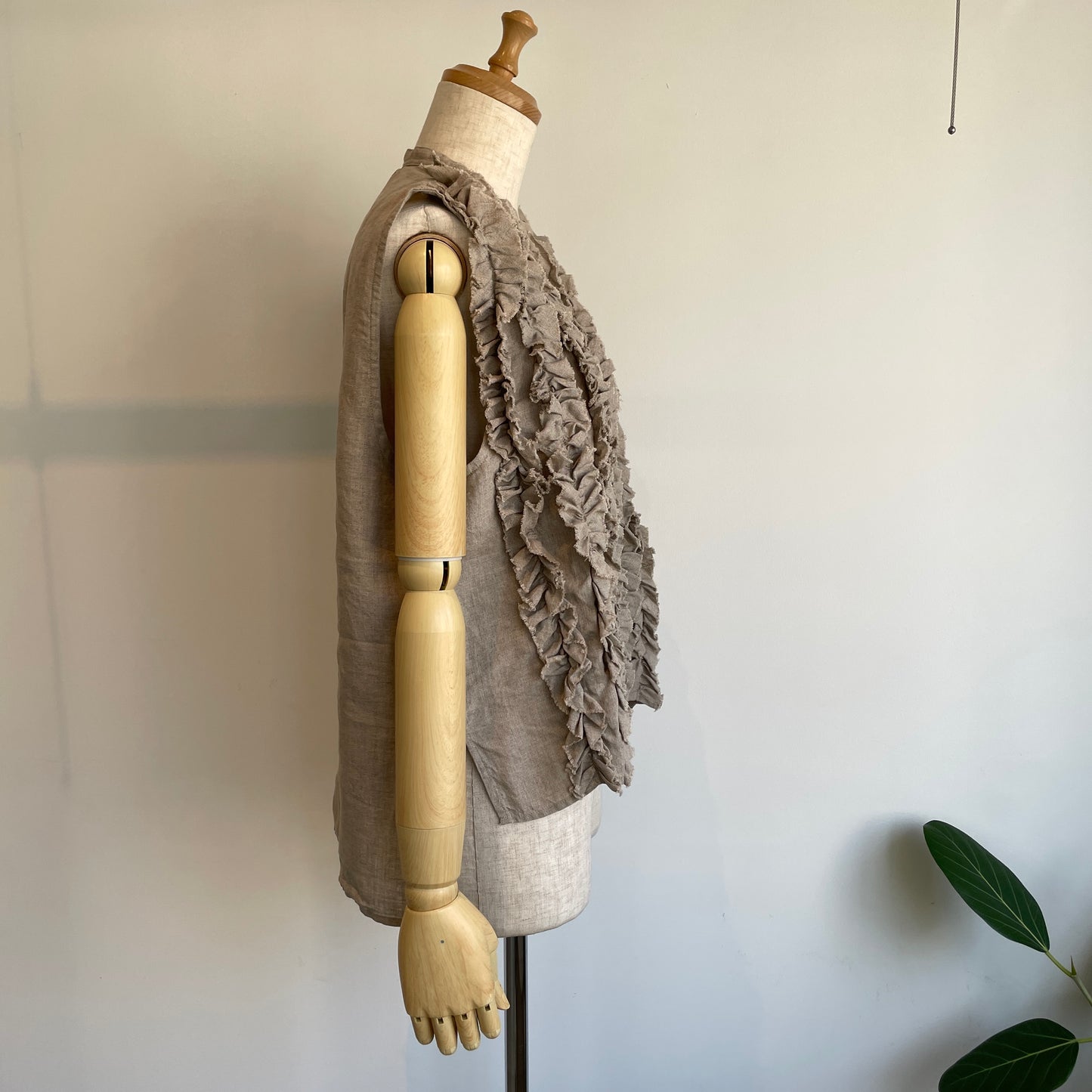 universaltissu//フレンチリネンスリーブレスフリルBL
UT261BL005