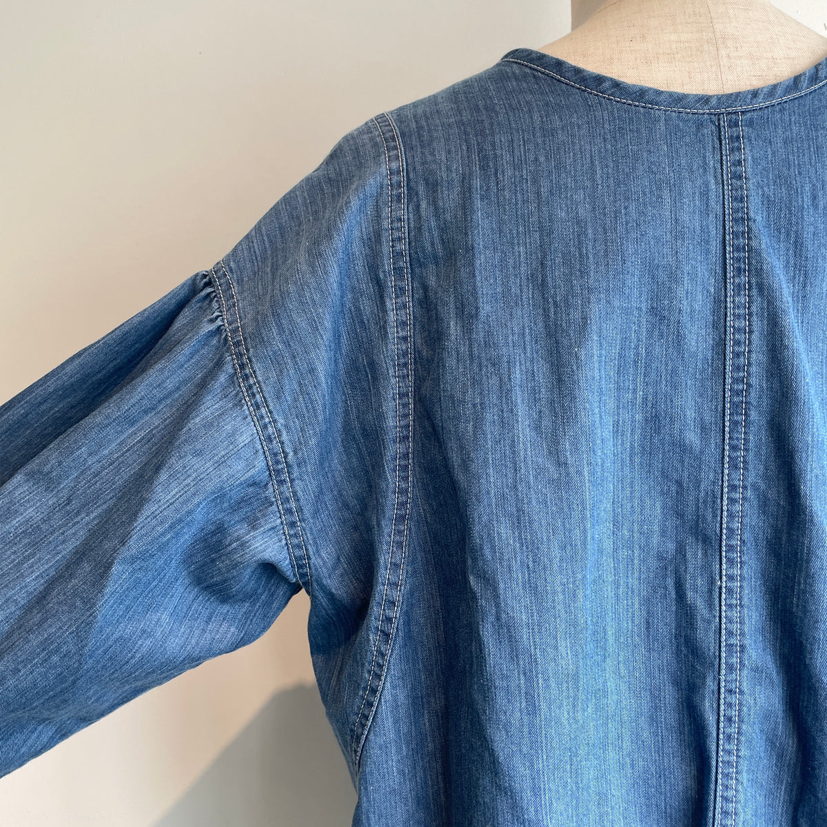 yuni//Cotton denim gathered sleeves ブラウス　1701BL010262
