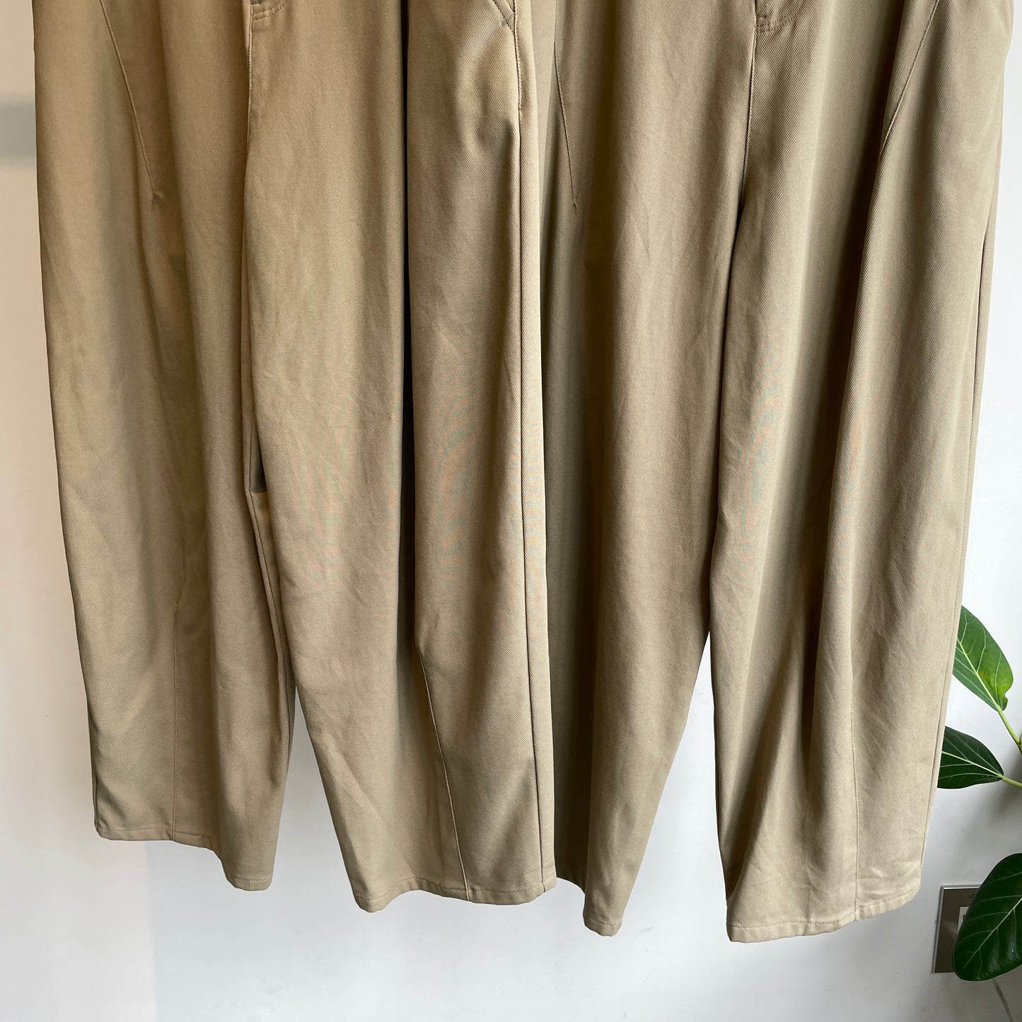 yuni//20/2強撚Cotton twill cocoon tapered パンツ 1701PT006262