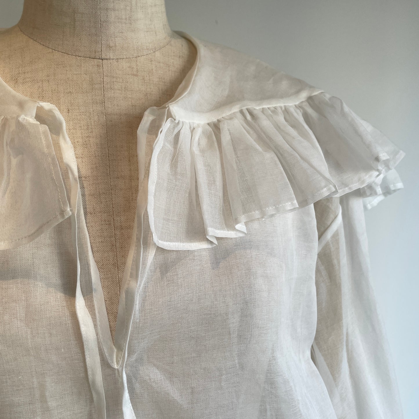 Heriter //コットンオーガンジーフリルカラーブラウス　H0-00-3065