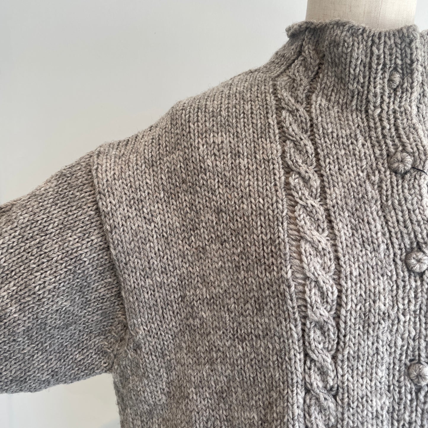 handsofcreation//ペルーローゲージニット家庭機 細ケーブルカーディガン　1540723