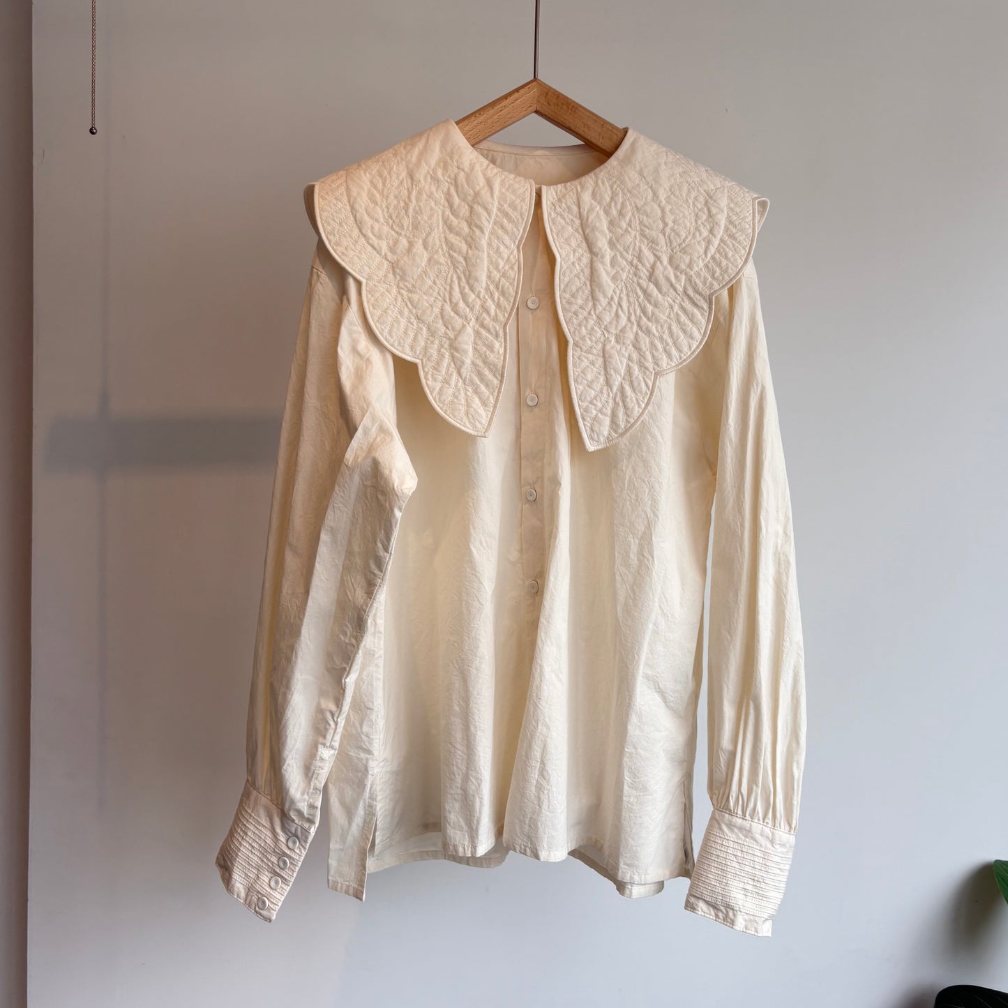 qiri//trapunto quilt collar ブラウス　6301BL007262