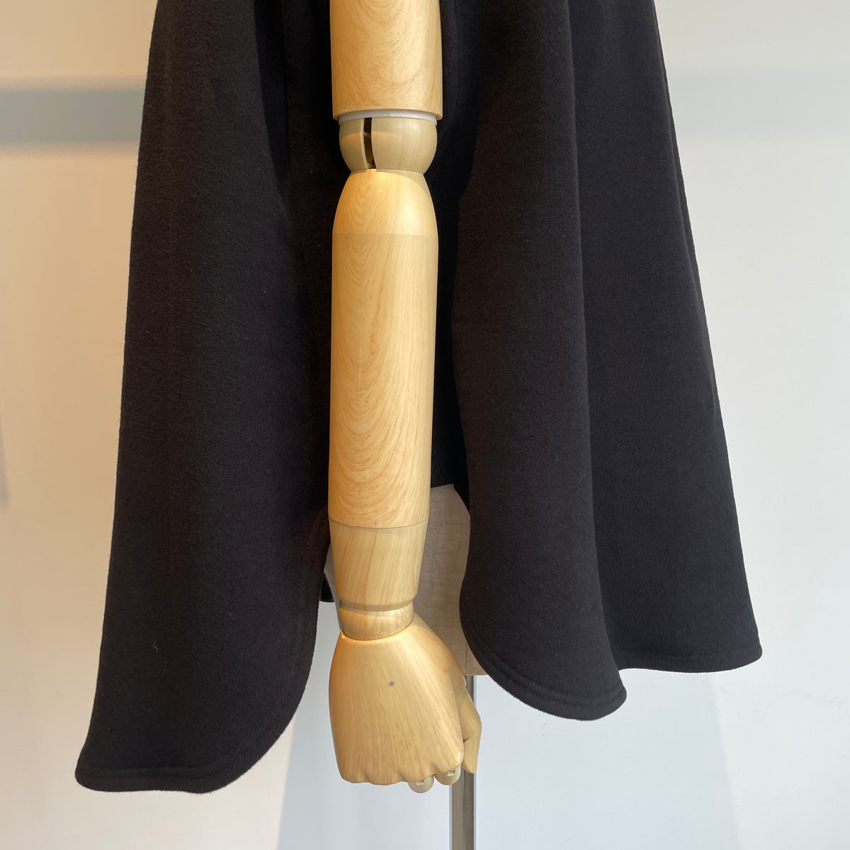 SI HIRAI//SWEATPONCHO  CHAW26-8006
