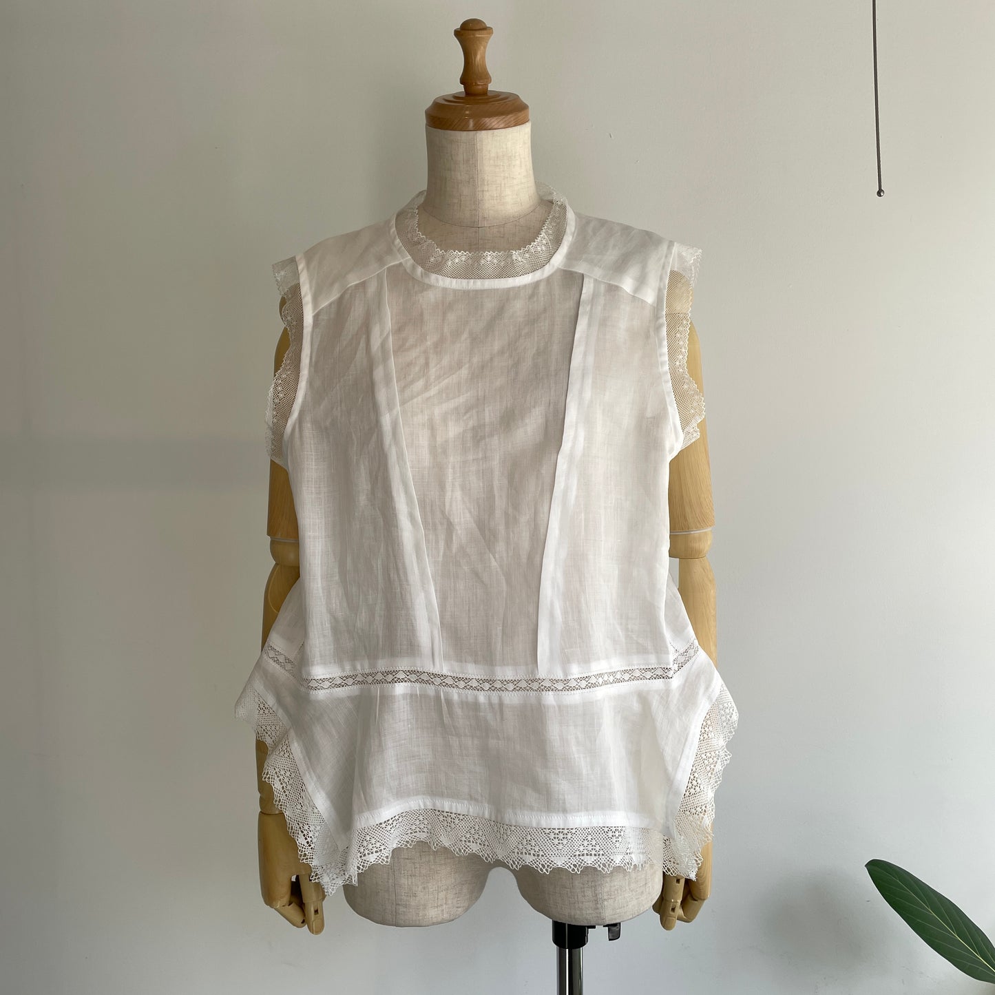 NATIVE VILLAGE//No.6 寂静スリーブレスレースブラウス　31261-06107