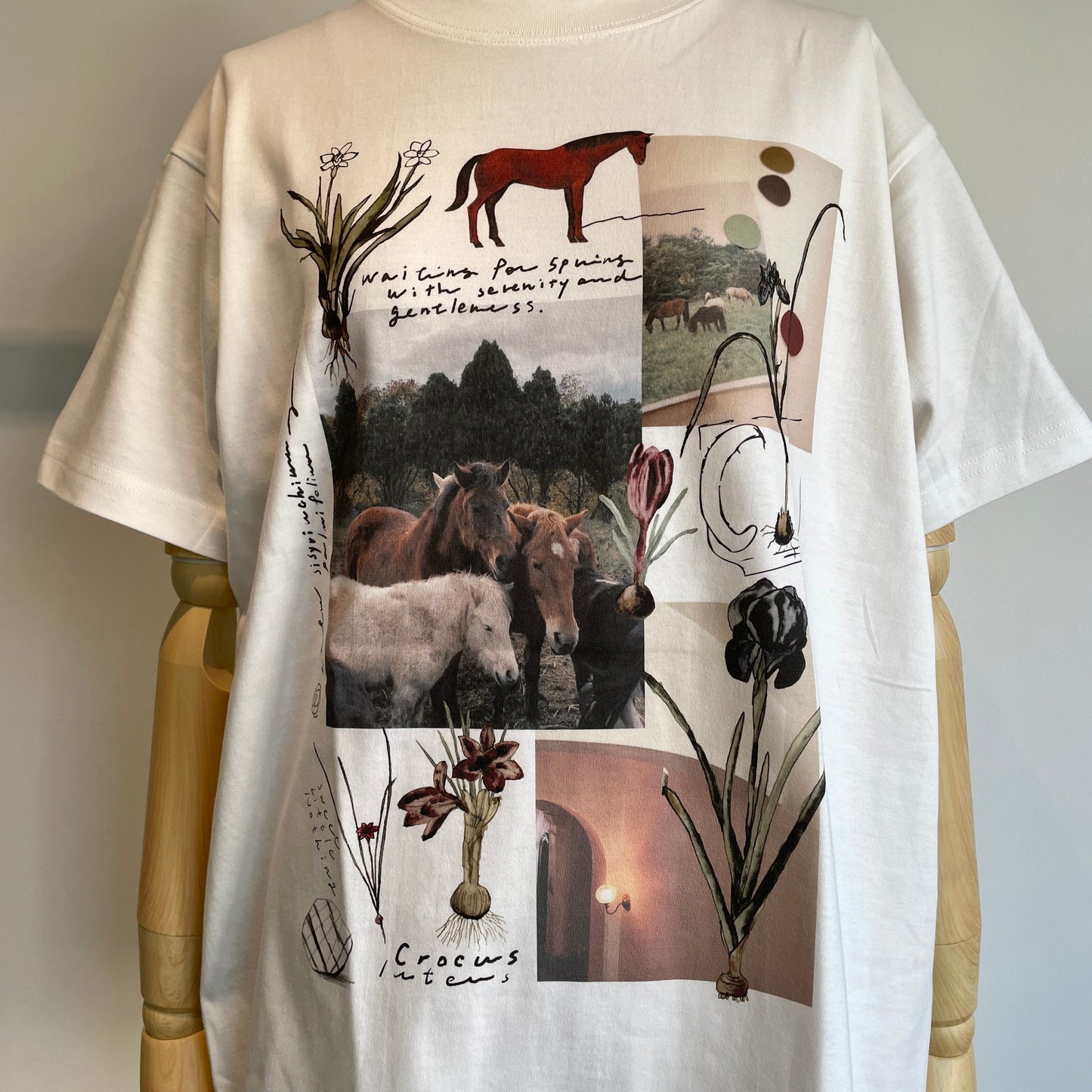 Sweet Little Nothing//馬と球根花 半袖Tシャツ