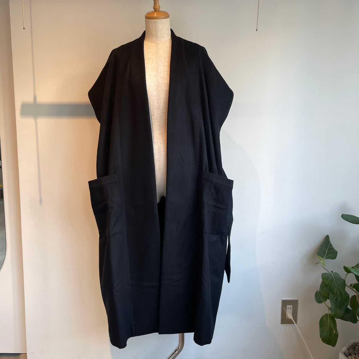 Honnete//Sleeveless Dolman Gown Coat_Royal Geelong HO-26AW CO24W